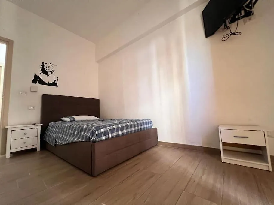 Grazioso Appartamento Tiburtina - 3 Bedrooms Rome 0*,  Italy