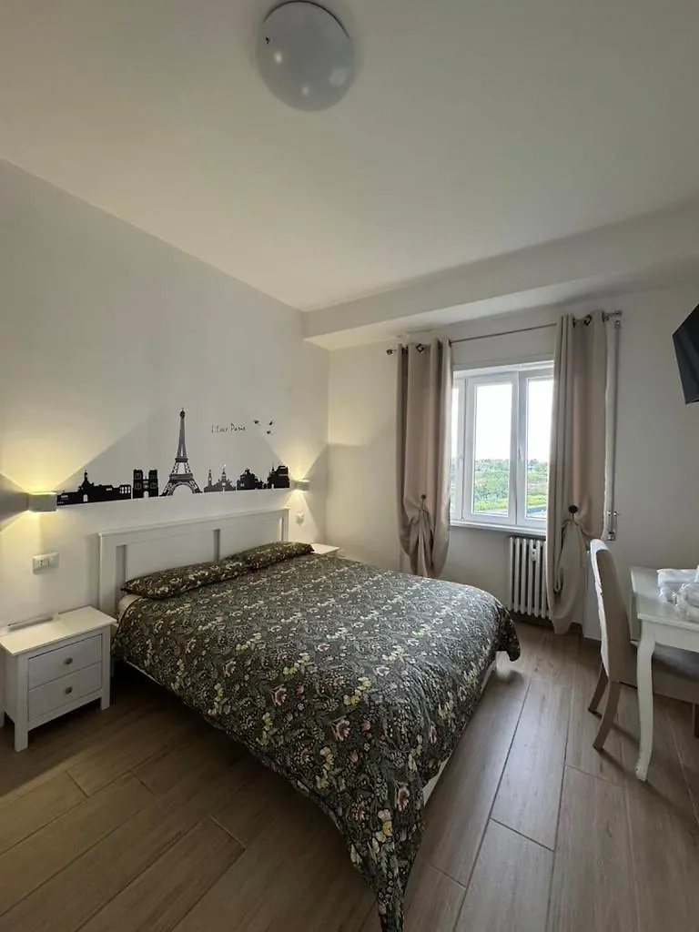 Grazioso Appartamento Tiburtina - 3 Bedrooms Rome 0*,  Italy
